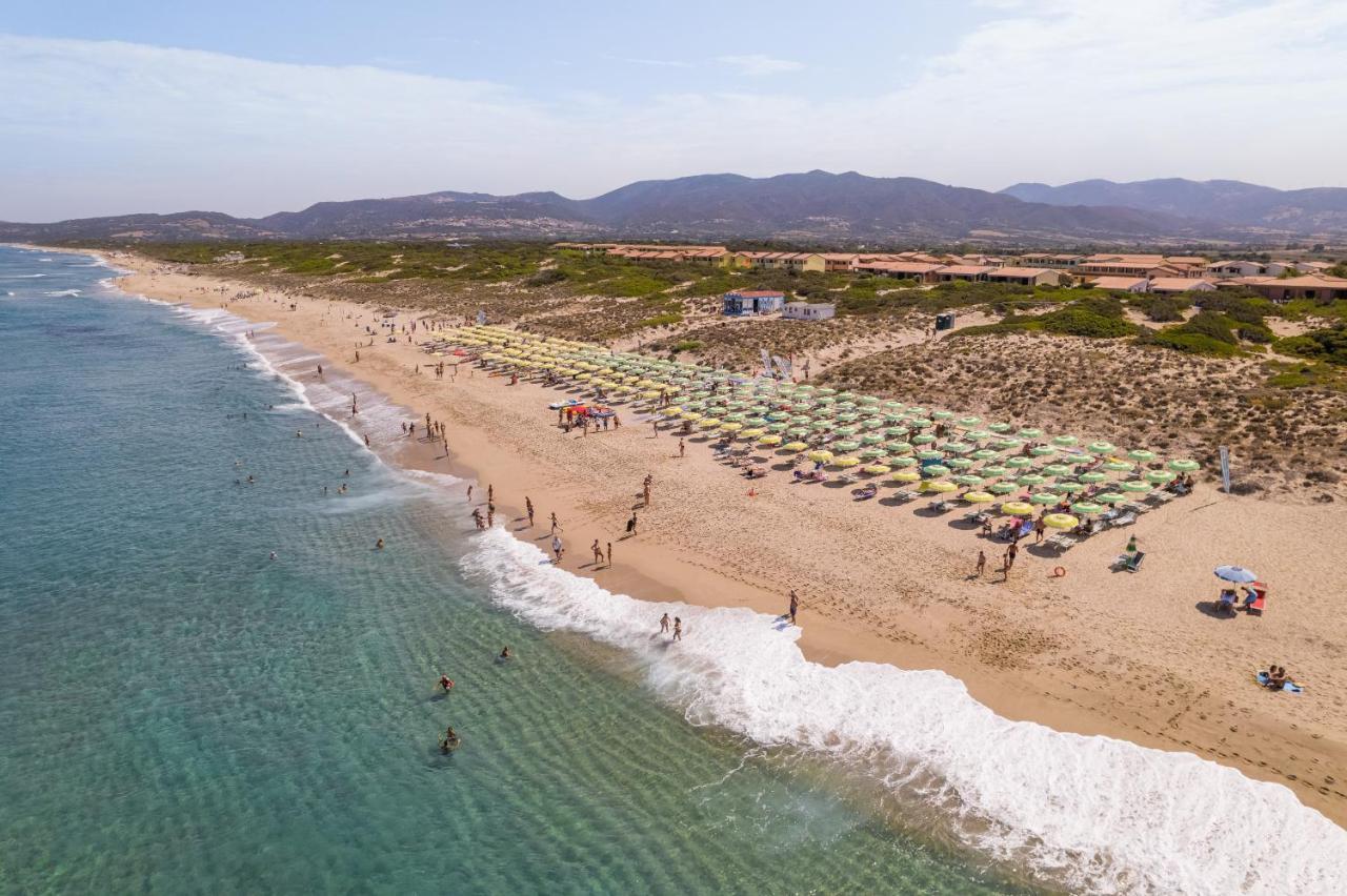 Hotel Club Baia Delle Mimose Badesi Eksteriør bilde